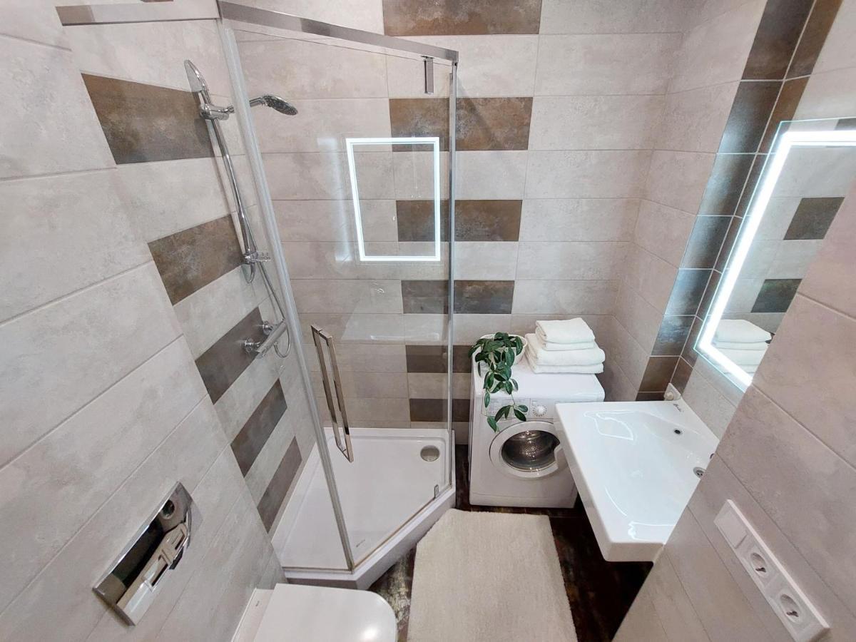 Monro Apartment リヴィウ エクステリア 写真